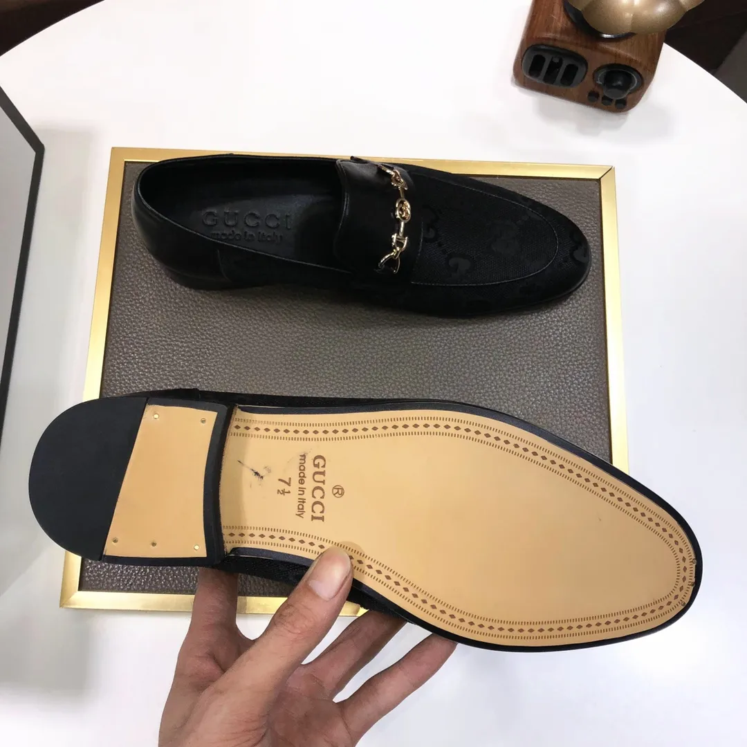 Factory batch 500💰Italy’s top luxury men’s shoe giant (GUCCI) (Gucci) (full cowhide lining) new arrival🍃Original European style🔰 Pleasant to the eye😍In order to make the shoes more durable and non-deformable🌀The production continues to follow traditional methods but there is still no lack of innovation💪The original sheepskin is selected for the leather♻️Smooth, natural and extra bright⭐Made of imported cowhide The rich man’s first choice 38-45 (45 customized)